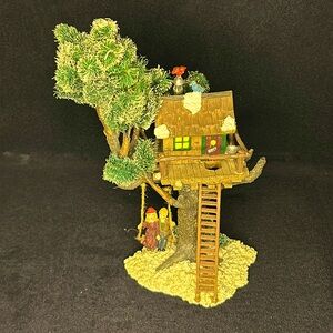 Vintage 1999 Santa’s Workshop Collection Village Tree House.